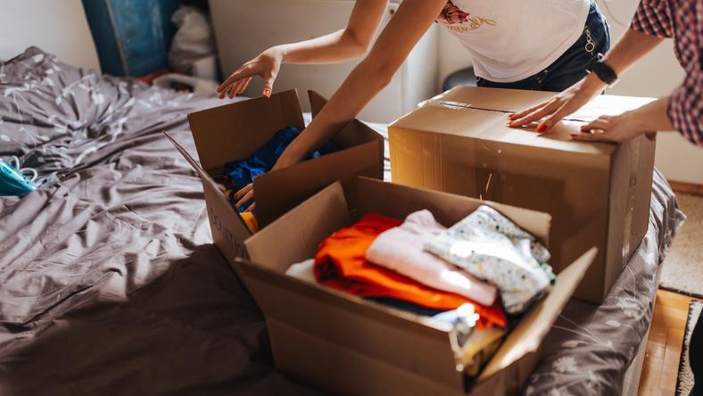 五月份捐羽绒服?红十字会披露信息引质疑,公司回应